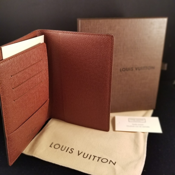 Louis Vuitton Passport Wallet - Picture 2 of 2